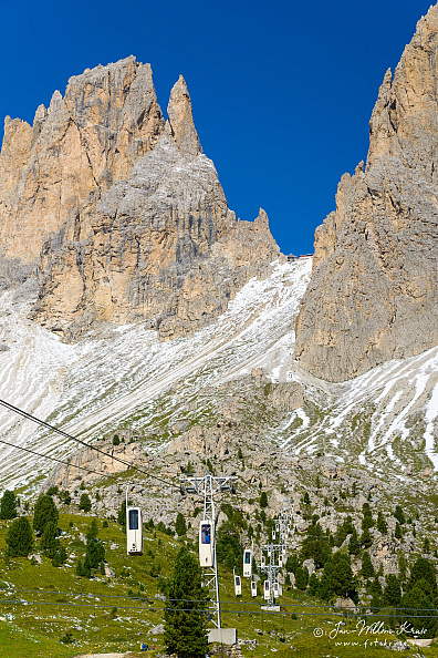 Cable car to the Tony Demetz Hütte at the Langkofelscharte