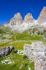 The Langkofel Group (Gruppo del Sassolungo) from the east, with left to right the Grohmannspitze (Punta Grohmann), Fünffingerspitze (Punta Cinquedita), Langkofeleck  (Spalone de Sassolungo) and Langkofel (Sasso Lungo)